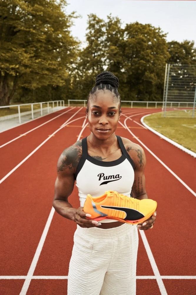 Elaine Thompson-Herah mit Puma-Fireglow-Spikes, Porträt auf der Laufbahn