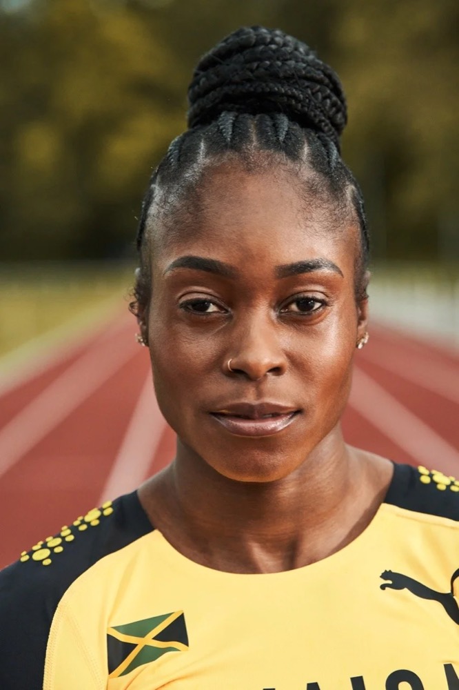 Nahporträt von Elaine Thompson-Herah auf der Laufbahn, Puma Fireglow
